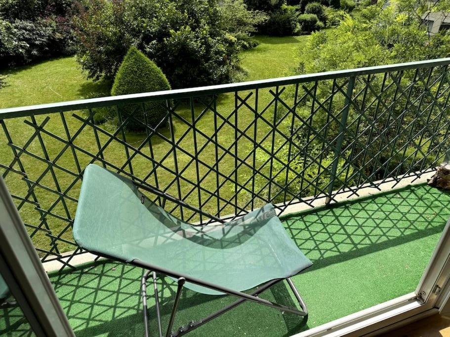 Superbe Appartement Avec Belle Vue Jardin Paris Bagian luar foto